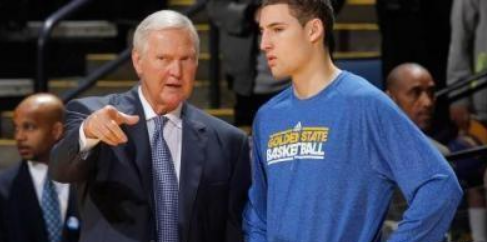 篮球湖人锁定比赛胜局，球迷狂喜（湖人锁定胜利，球迷欢呼沸腾）