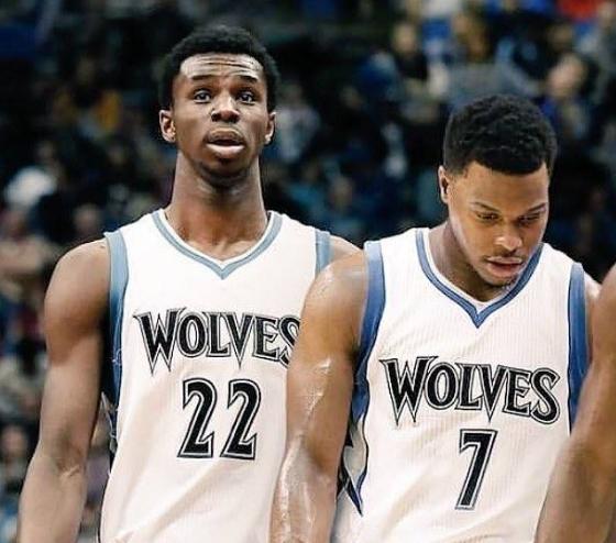 图片报：多特蒙德连伤两主力后卫，预计面临数周缺阵（图片报称，多特蒙德两名主力后卫先后受伤，预计将缺阵数周）