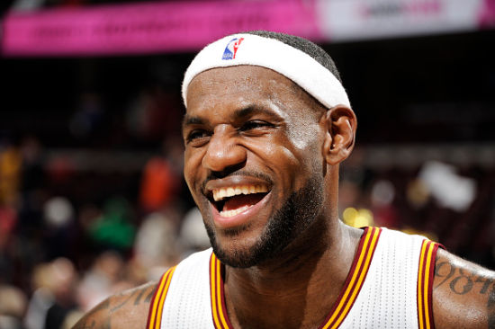 塞维利亚球员：我没啥好说的，裁判的判罚年年都是这样（塞维利亚球员吐槽：裁判判罚年年如此，我已无话可说）