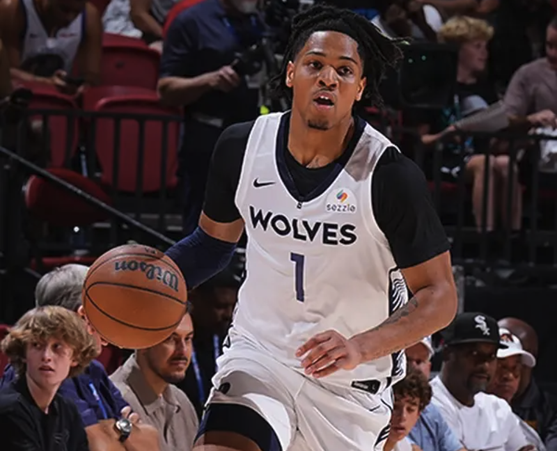 赵睿：目前在70-80%的状态&治疗完腿上淤血很明显 还是边打边恢复（赵睿：状态约七到八成，腿部治疗后淤血明显，仍边打边恢复）