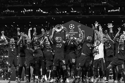 记者：皇马加入鲁本·内维斯争夺战，希望明年夏天免签（皇马参与鲁本·内维斯竞逐，计划明夏自由签约）