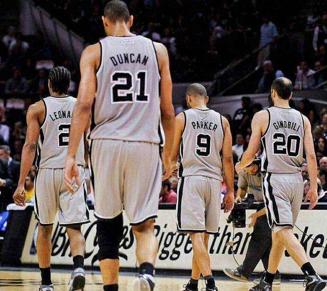 还在较劲！勇士小佩顿双手拦网大帽弗拉格 弗拉格一传一投完成回应（火药味不散！勇士小佩顿双手封盖弗拉格，弗拉格以一传一投强势回击）