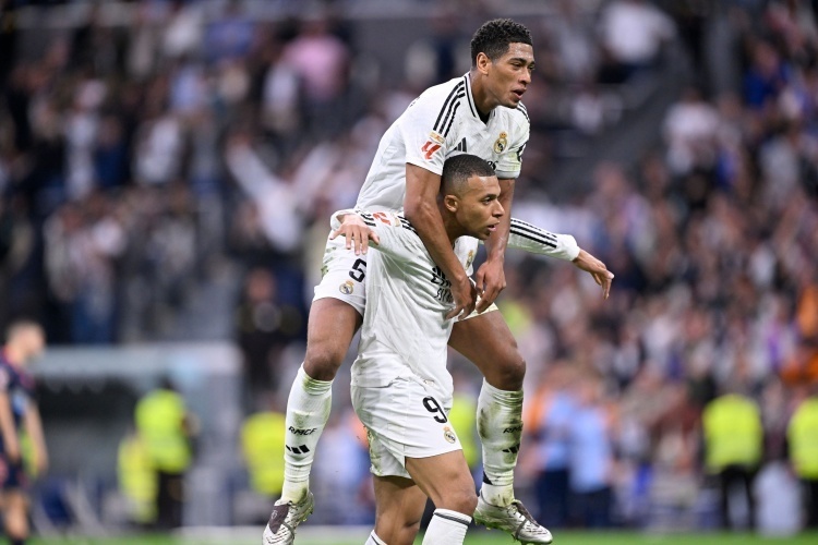 梅西球迷庆祝三周年，期待世界杯新梗（梅西球迷三周年同庆，盼世界杯再出新梗）